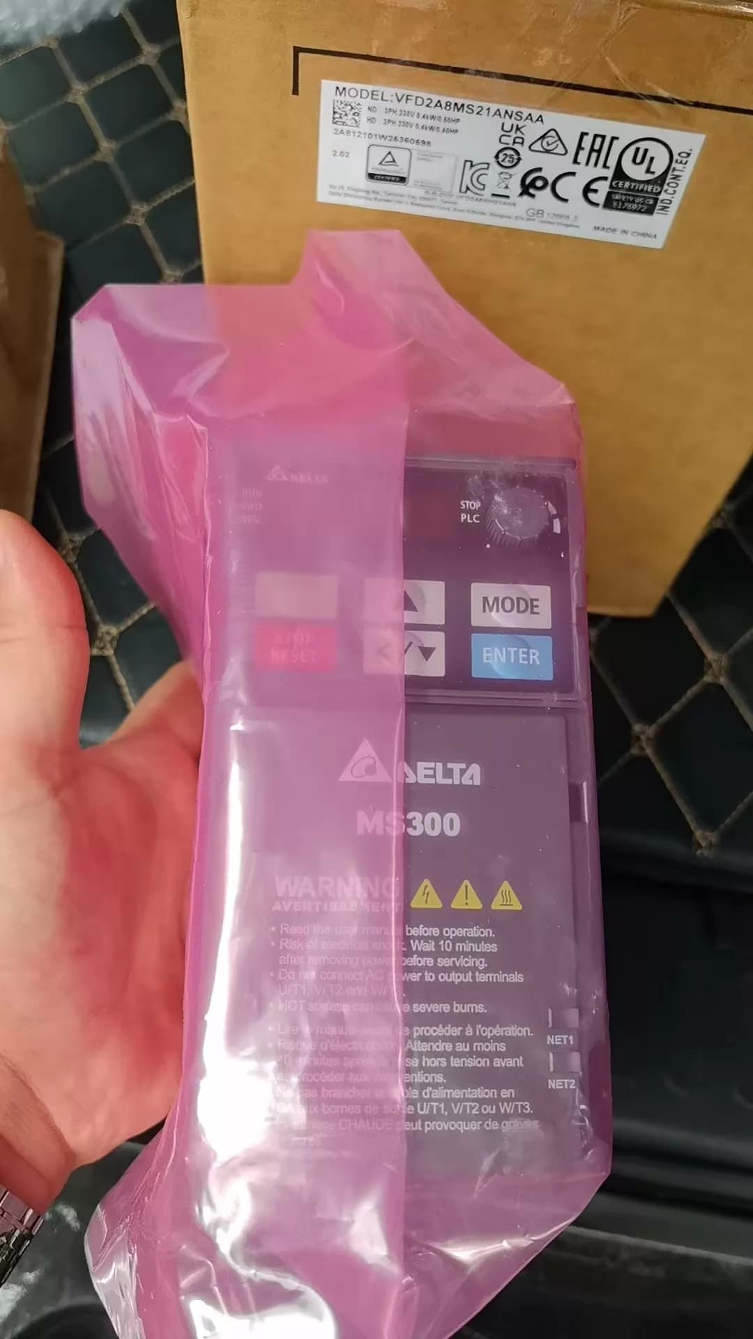 100% nuovo di zecca originale e genuino Delta 220V 0.4KW VFD2A8MS21ANSAA Convertitori di frequenza Servomotore