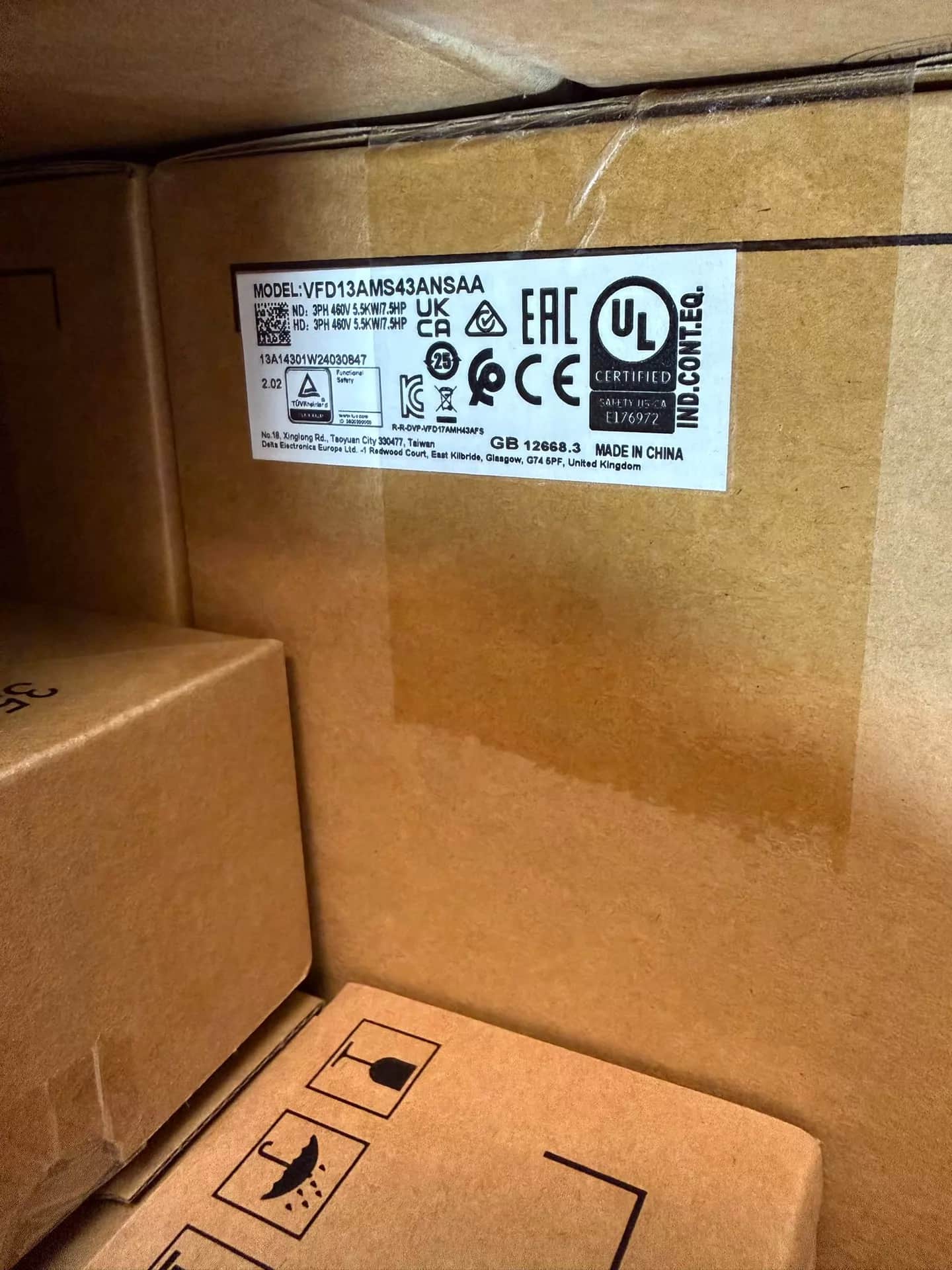100% nuovo di zecca originale e genuino Delta 380V 5.5KW VFD13AMS43ANSAAFconvertitori di frequenza Servomotore