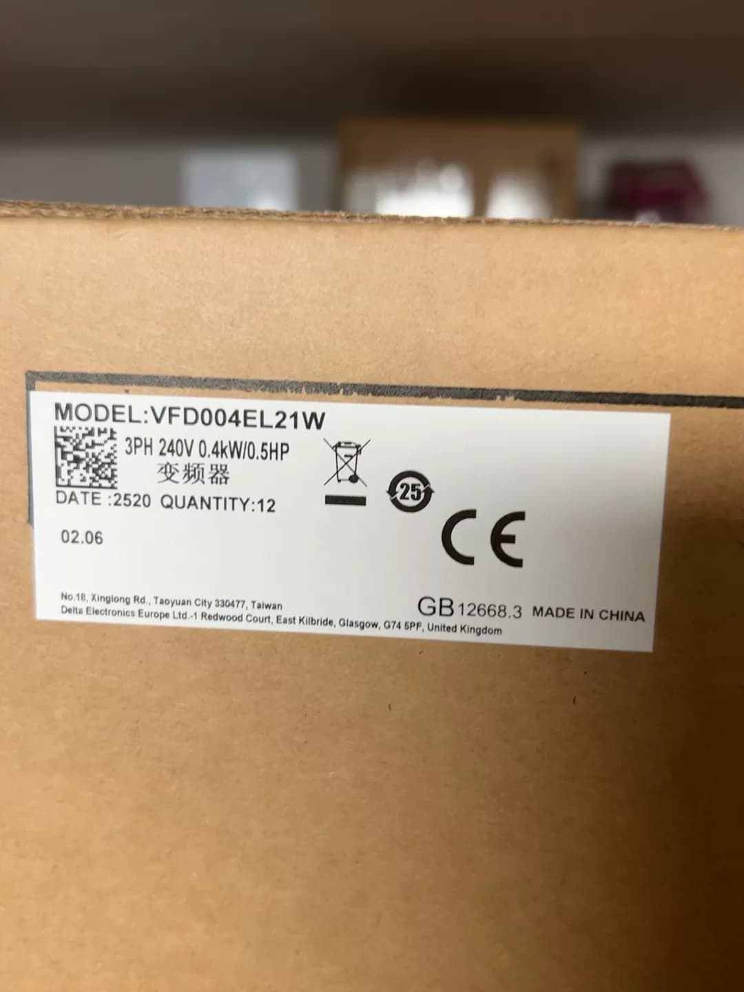 Servomotore di azionamento dei convertitori di frequenza Delta VFD004EL21W originale e genuino al 100%.