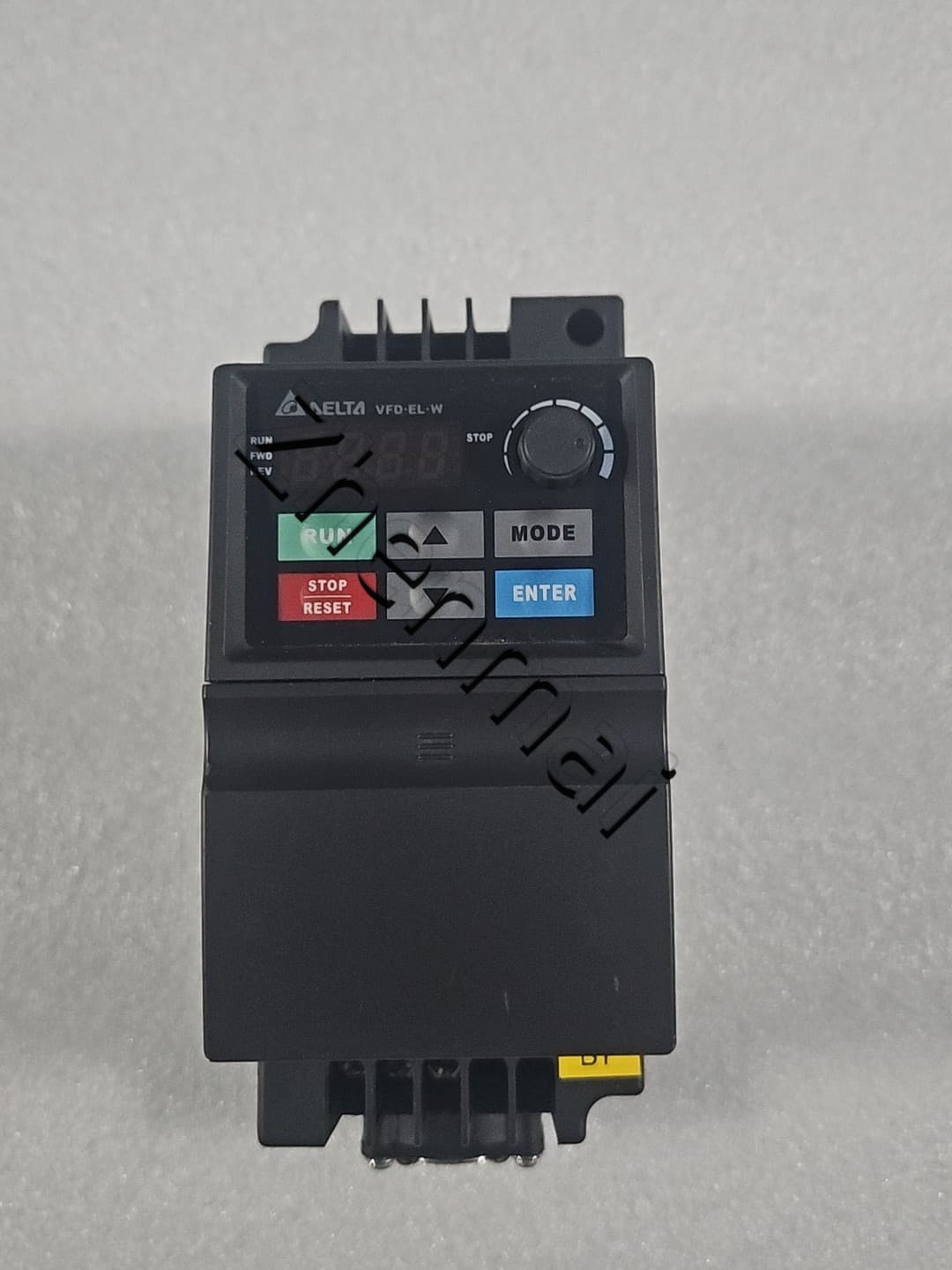 Servomotore di azionamento dei convertitori di frequenza Delta VFD015EL43W originale e genuino al 100% nuovo di zecca