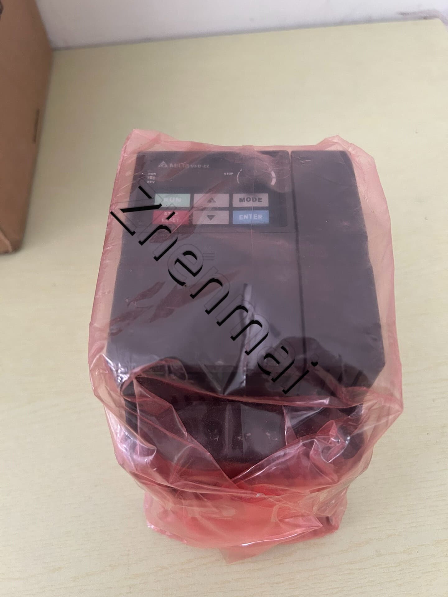 Servomotore di azionamento dei convertitori di frequenza Delta VFD022EL43A originale e genuino al 100%.
