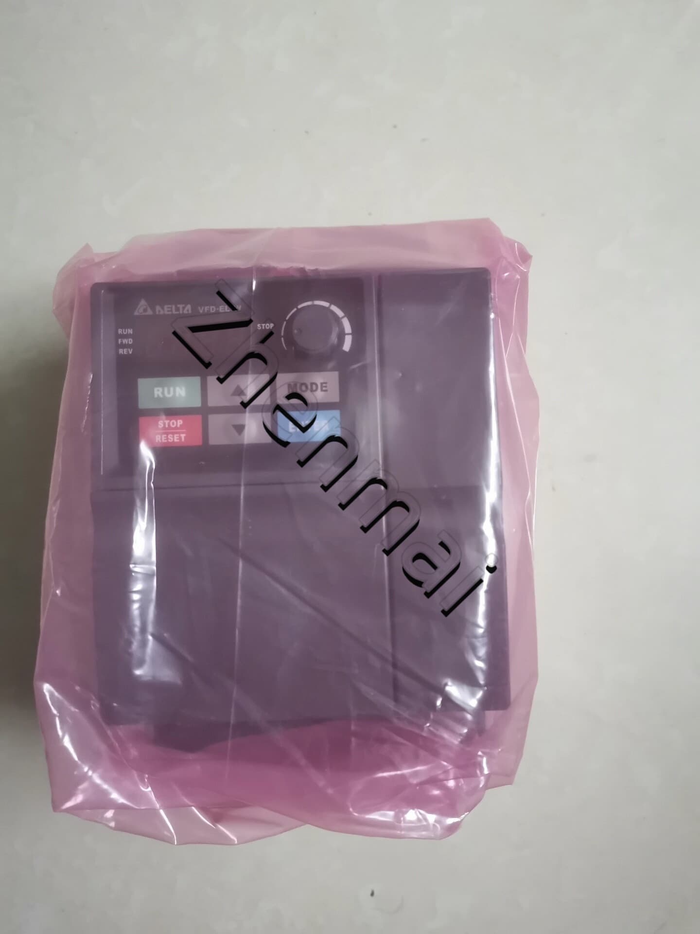 Servomotore di azionamento dei convertitori di frequenza Delta VFD040EL43W originale e genuino al 100%.