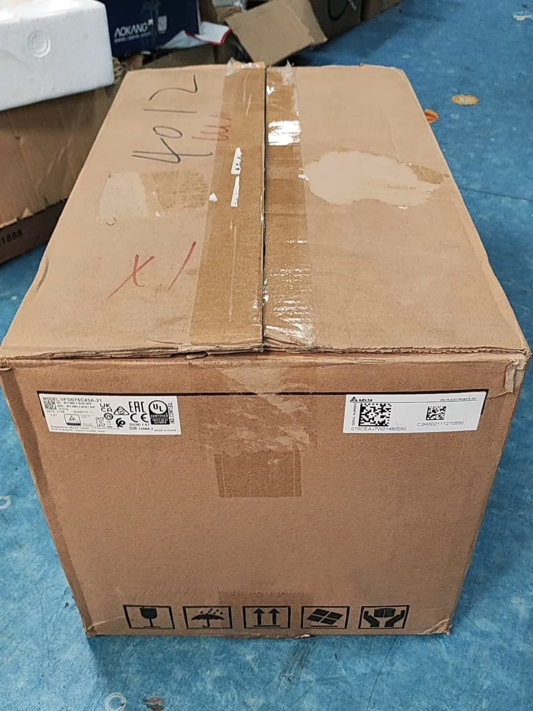 Servomotore di azionamento Delta VFD075C43A-21 convertitore di frequenza originale e genuino al 100% nuovo di zecca