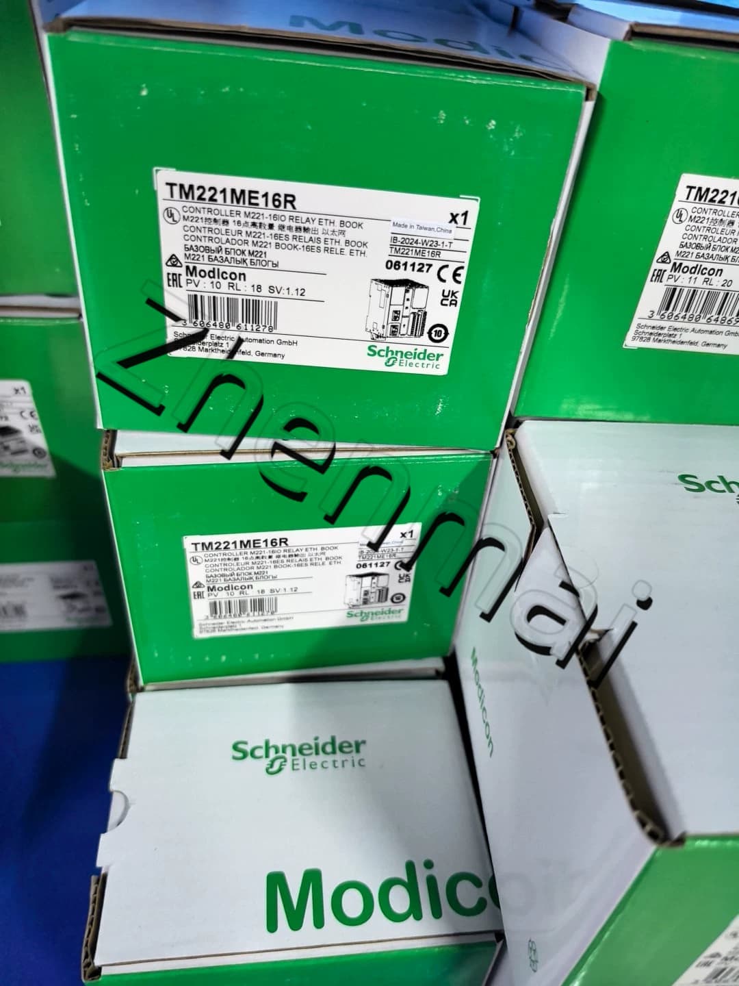 Convertitori di frequenza, interruttori automatici, contattori, dispositivi di protezione Schneider TM221ME16R nuovissimo, originale e genuino al 100%