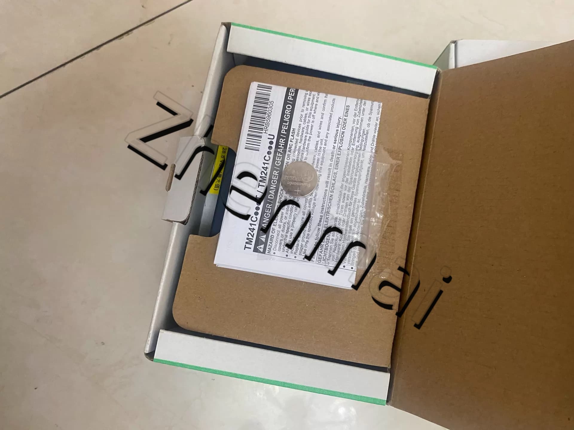Convertitori di frequenza, interruttori automatici, contattori, dispositivi di protezione Schneider TM241C24R nuovissimo, originale e genuino al 100%