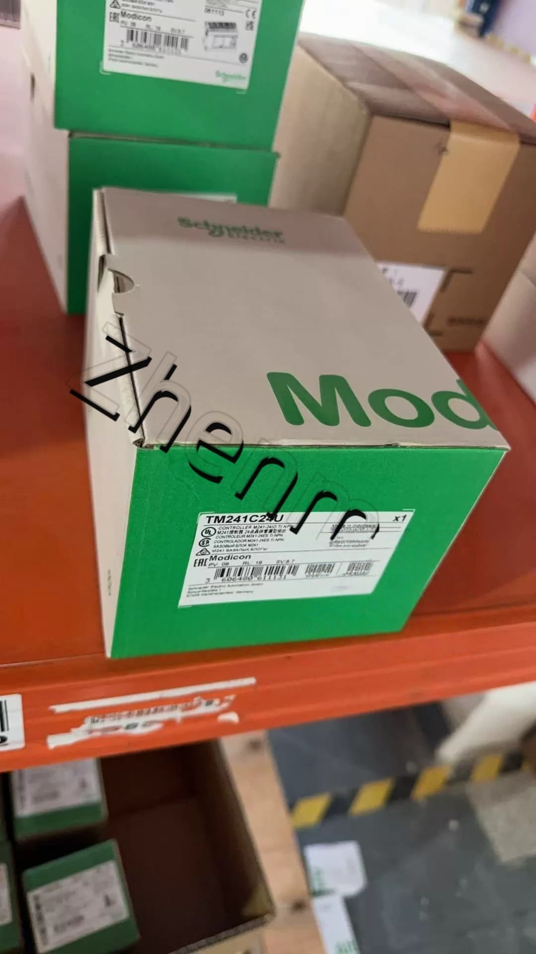 Convertitori di frequenza, interruttori automatici, contattori, dispositivi di protezione Schneider TM241C24U nuovissimi, originali e genuini al 100%