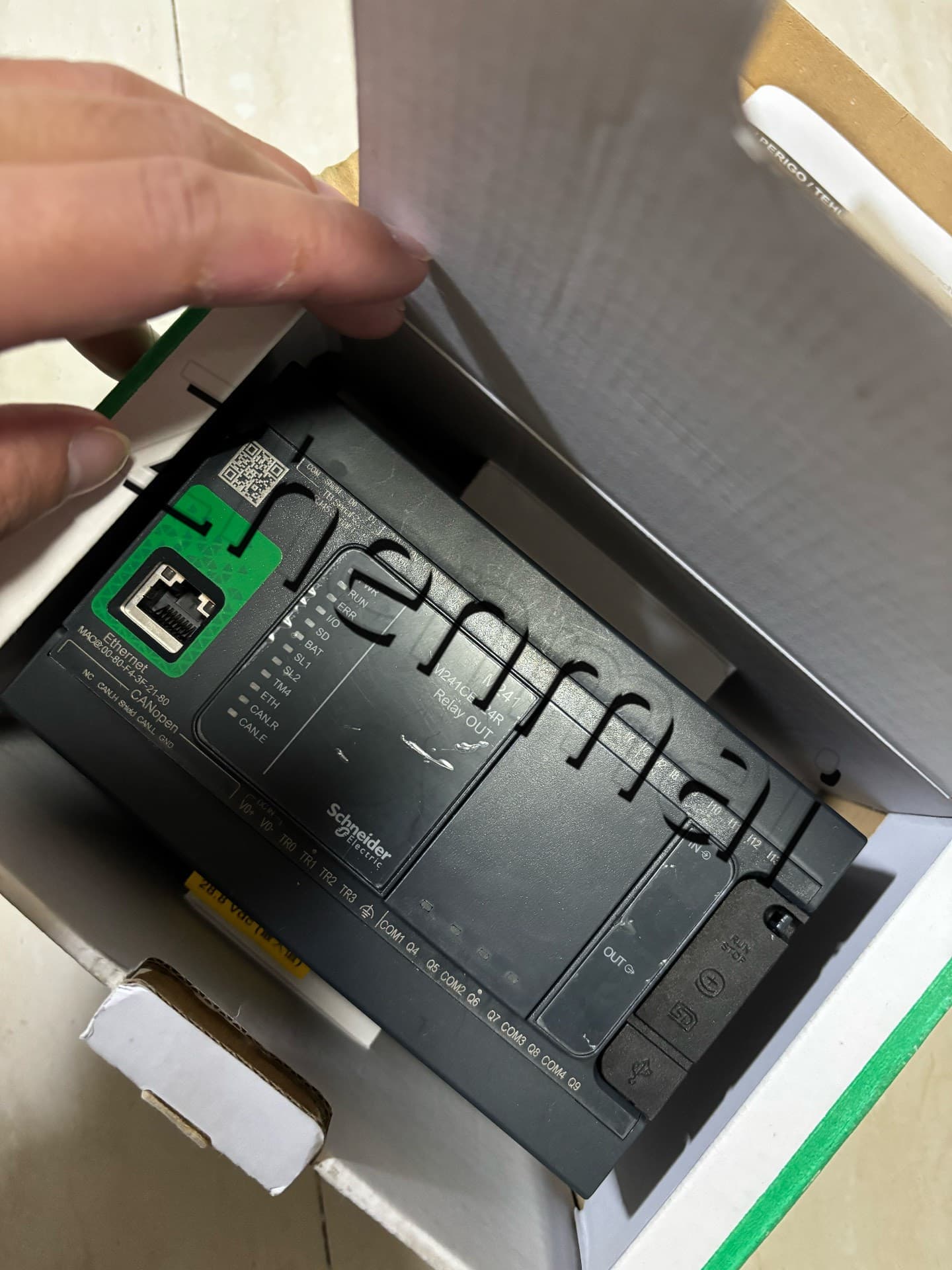 Schneider TM241CEC24T 100% nuovo, originale e genuino Convertitori di frequenza, interruttori automatici, contattori, dispositivi di protezione