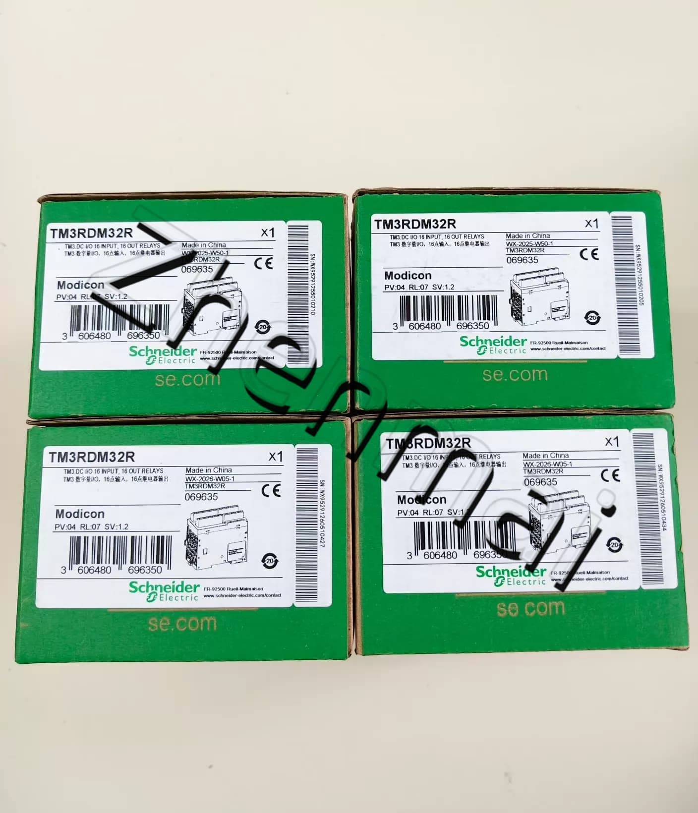 Convertitori di frequenza, interruttori automatici, contattori, dispositivi di protezione Schneider TM3RDM32R nuovissimi, originali e originali al 100%