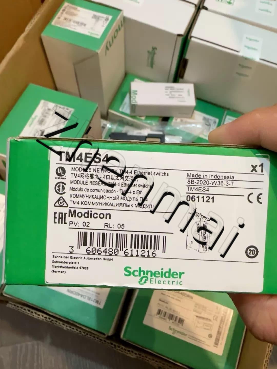 Convertitori di frequenza, interruttori automatici, contattori, dispositivi di protezione Schneider TM4ES4 nuovissimi, originali e originali al 100%