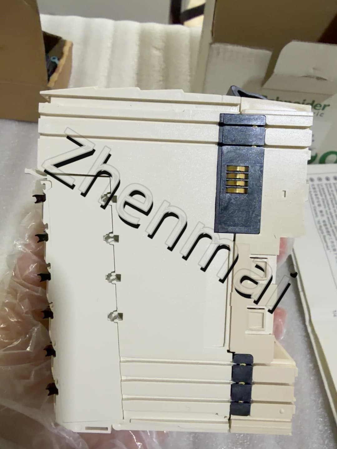 Convertitori di frequenza, interruttori automatici, contattori, dispositivi di protezione Schneider TM5C24D18T nuovissimi, originali e originali al 100%
