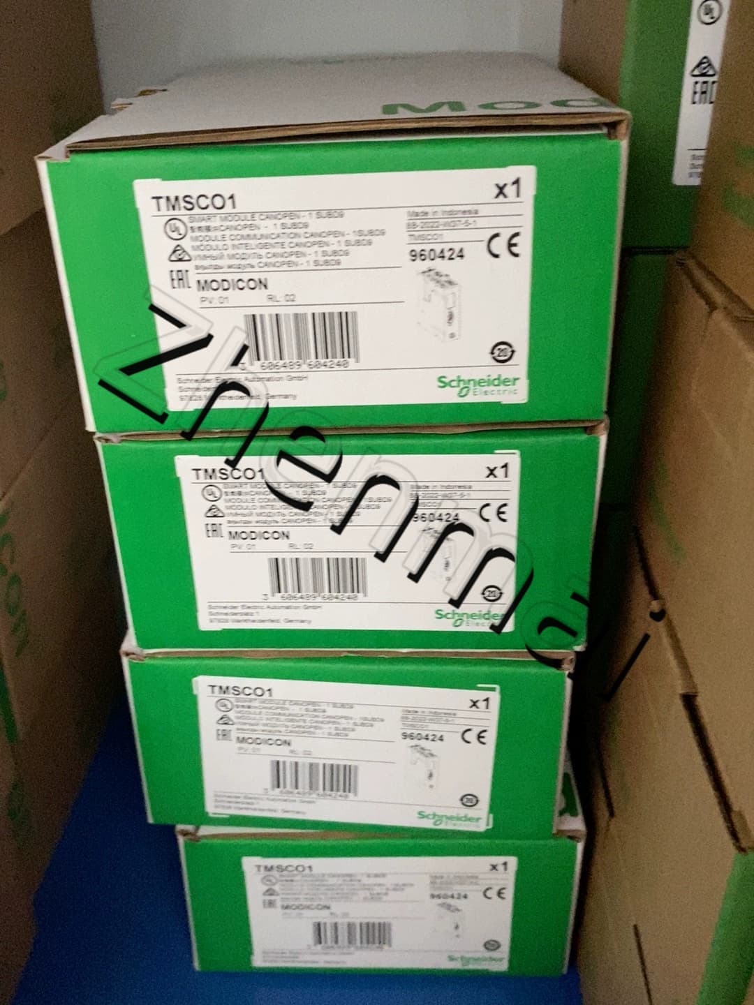 Convertitori di frequenza, interruttori automatici, contattori, dispositivi di protezione Schneider TMSCO1 nuovissimi, originali e originali al 100%