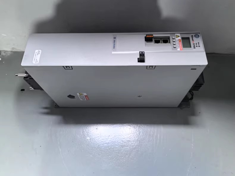 Servo Kinetix 5700 2198-P208, nuovo di zecca e originale Consegna veloce
