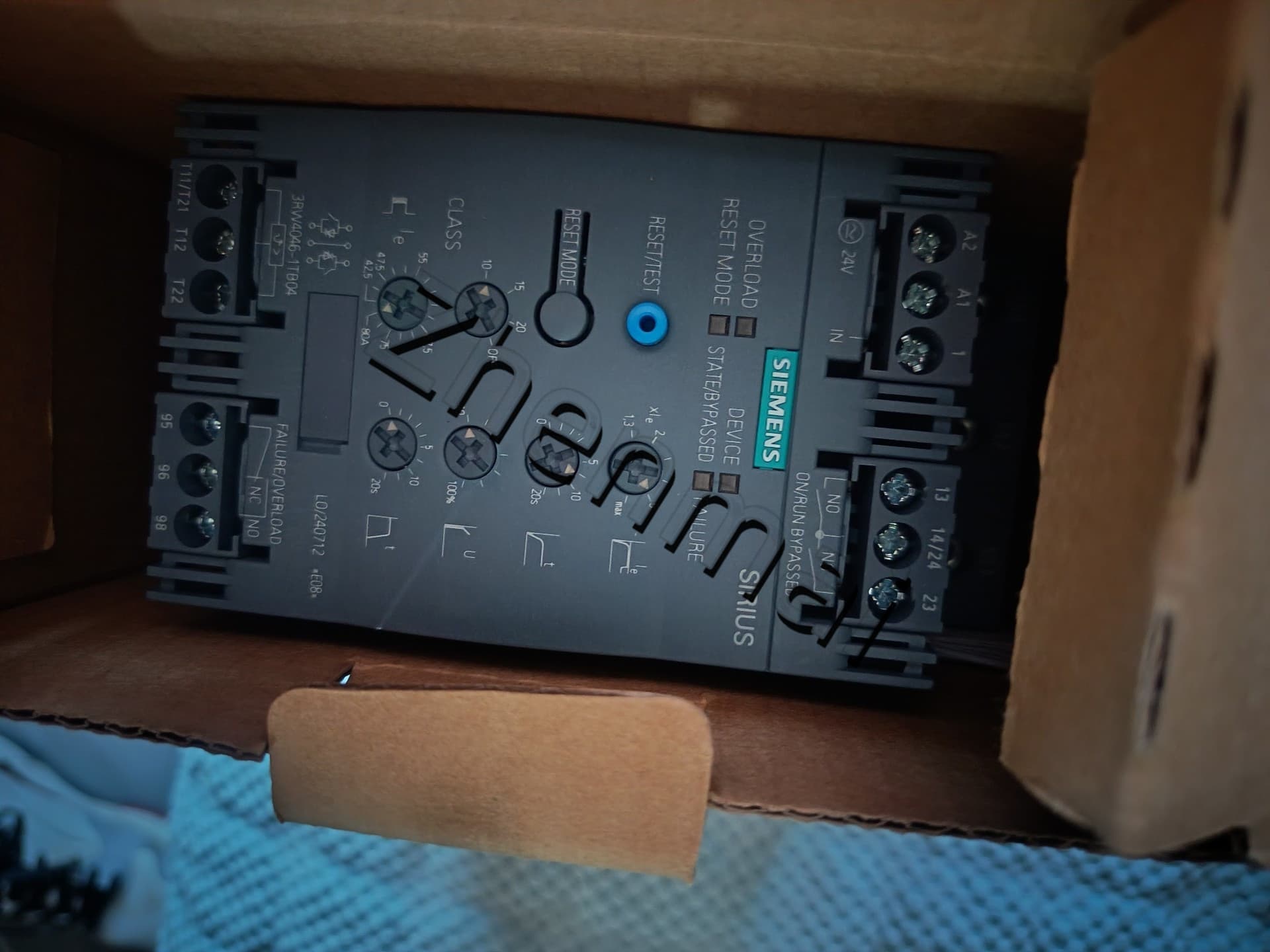 Nuovo di zecca, originale, prodotto direttamente dalla fabbrica Siemens 3RW4046-1TB04 Soft Starter SIRIUS SOFT STARTER