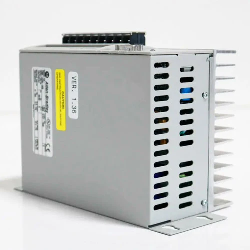 Servoazionamento digitale originale Allen-Bradley 1398-DDM-009 nuovo di zecca. Spedizione veloce