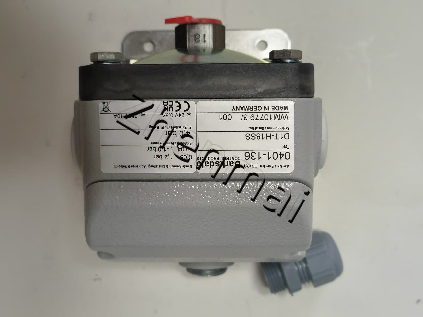 Brand New Original Barksdale 0401-136 D1T-H18SS Sensore di pressione Livellostato Flussostato Pressostato Spedizione veloce