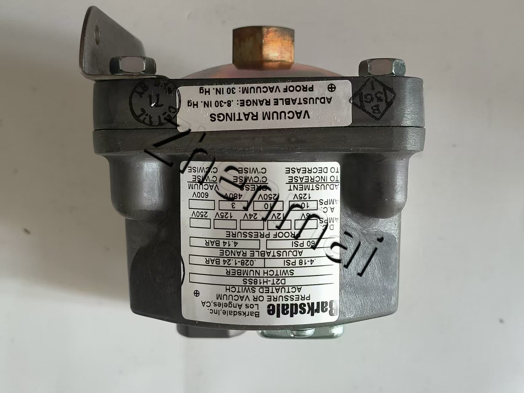 Brand New Original Barksdale 0401-373 D2T-H18SS Sensore di pressione Interruttore di livello Flussostato Pressostato Spedizione veloce
