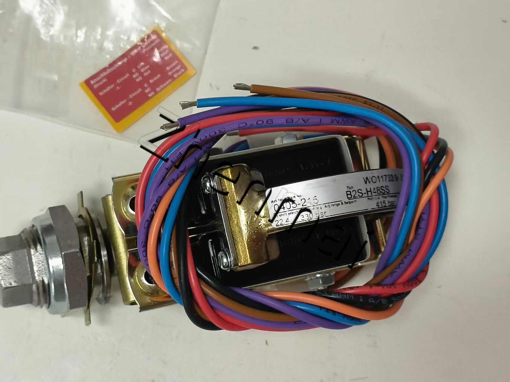 Brand New Original Barksdale 0405-215 B2S-H48SS Sensore di pressione Livellostato Flussostato Pressostato Spedizione veloce