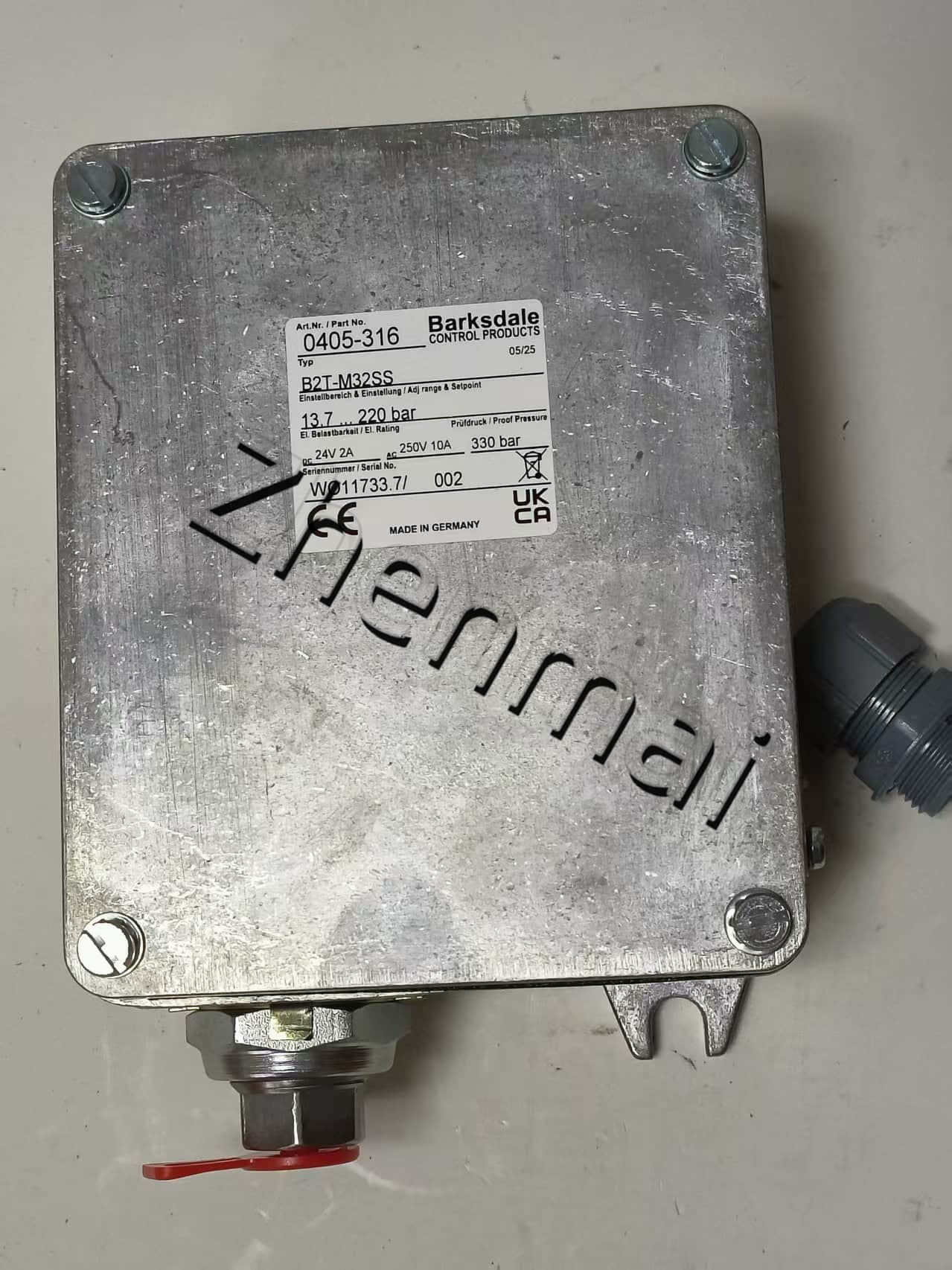 Brand New Original Barksdale 0405-316 B2T-M32SS Sensore di pressione Interruttore di livello Flussostato Pressostato Spedizione veloce