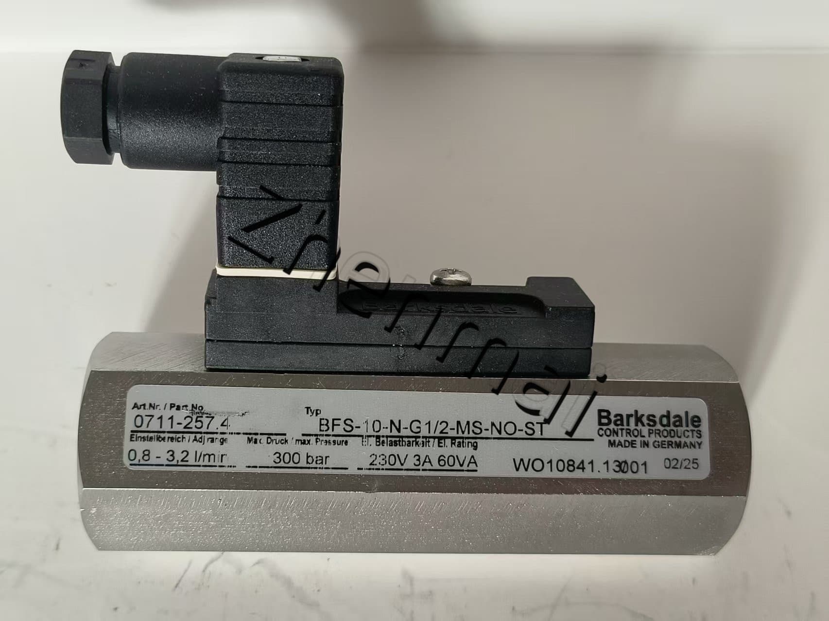 Brand New Original Barksdale 0711-257.4 Sensore di pressione Livellostato Flussostato Pressostato Spedizione veloce