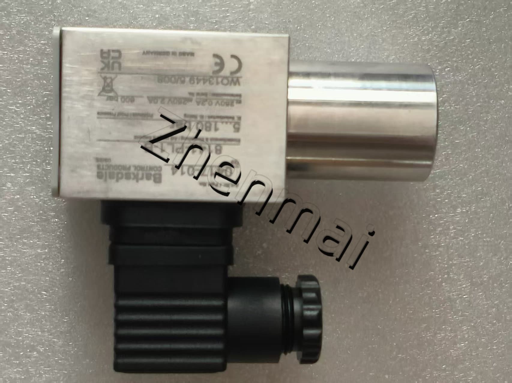 Brand New Original Barksdale 8141-PL1-B 0417-014 Sensore di pressione Interruttore di livello Flussostato Pressostato Spedizione veloce