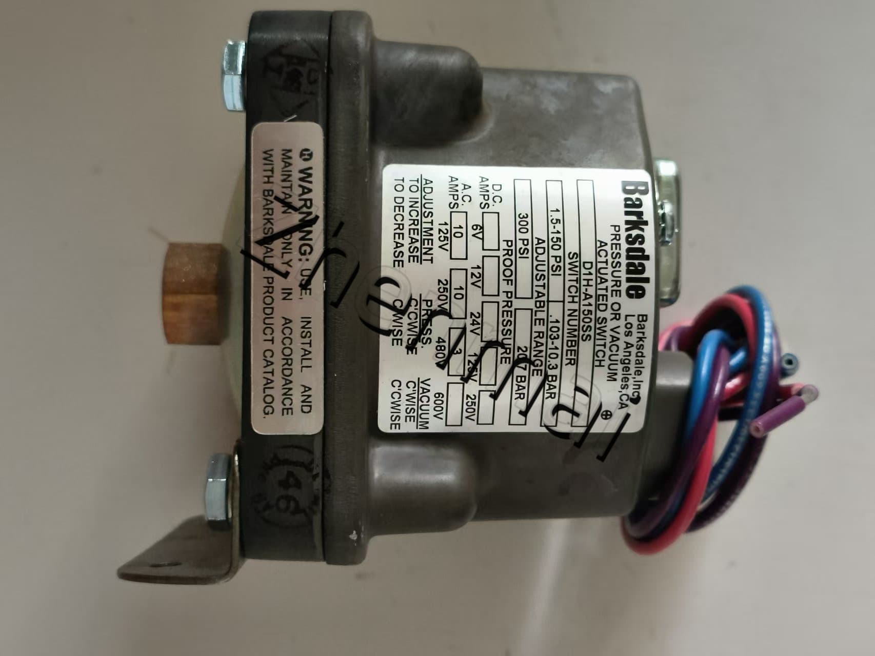 Nuovissimo originale Barksdale D1H-A150SS Sensore di pressione Interruttore di livello Flussostato Pressostato Spedizione veloce
