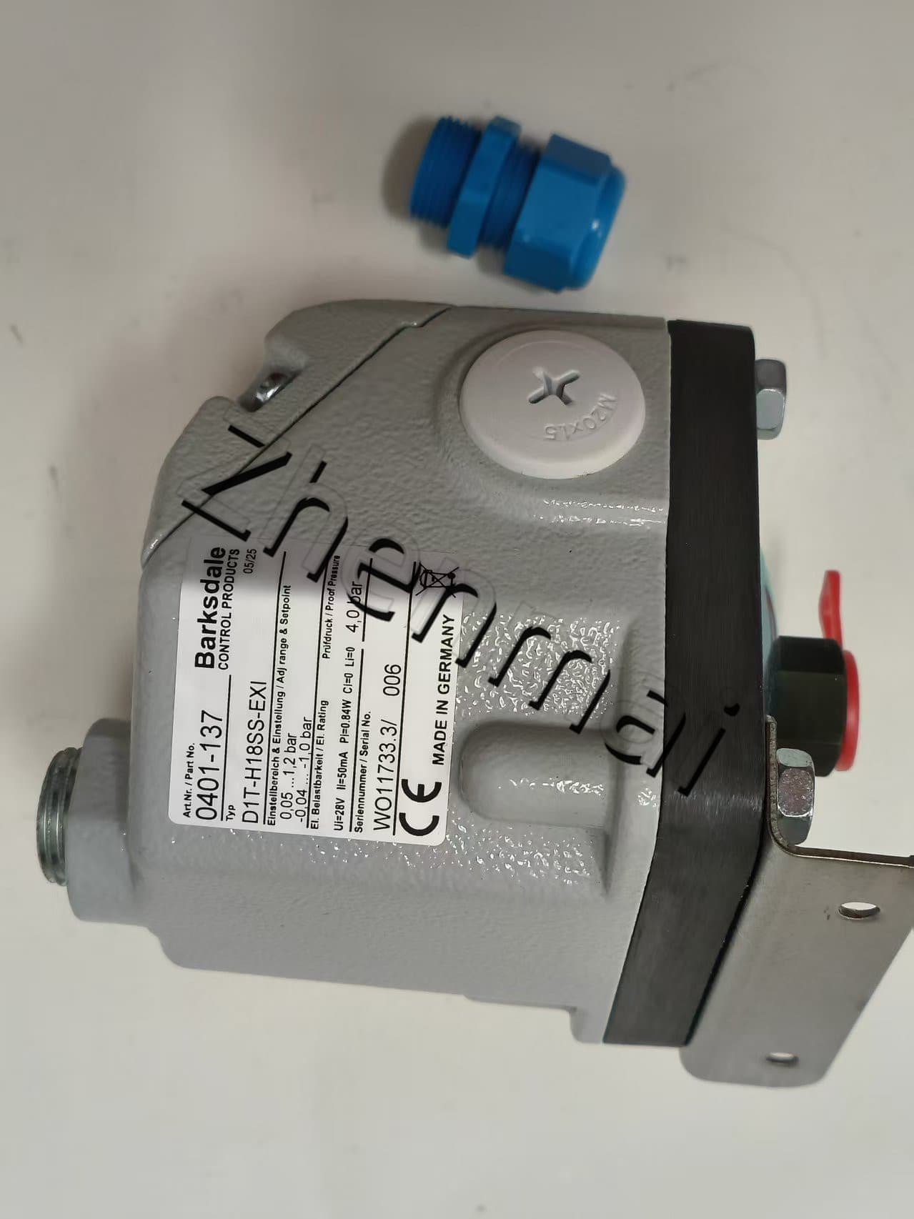 Brand New Original Barksdale D1T-H18SS-EXI 0401-137 Sensore di pressione Interruttore di livello Flussostato Pressostato Spedizione veloce