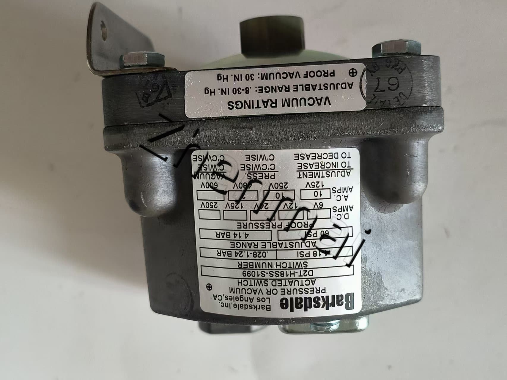 Brand New Original Barksdale D2T-H18SS-S1099 Sensore di pressione Livellostato Flussostato Pressostato Spedizione veloce