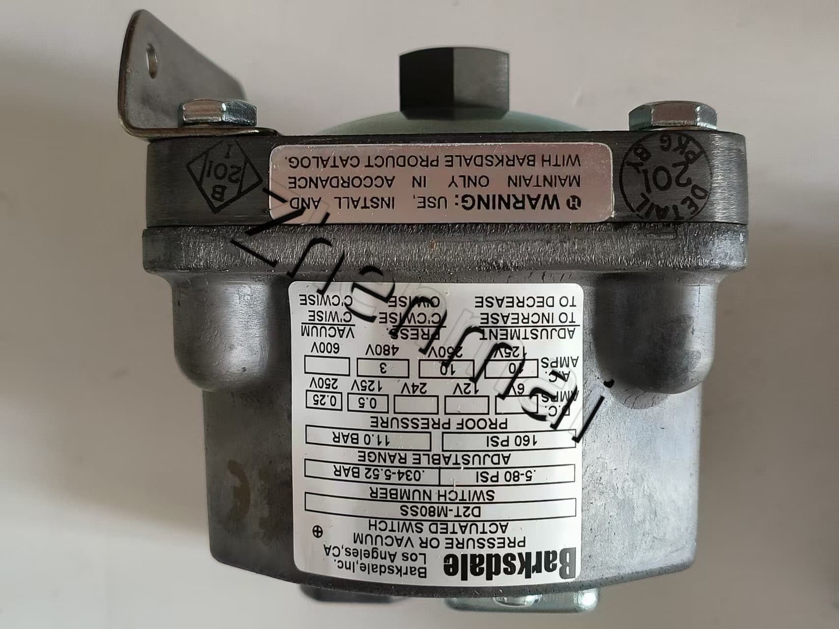Nuovissimo originale Barksdale D2T-M80SS Sensore di pressione Interruttore di livello Flussostato Pressostato Spedizione veloce