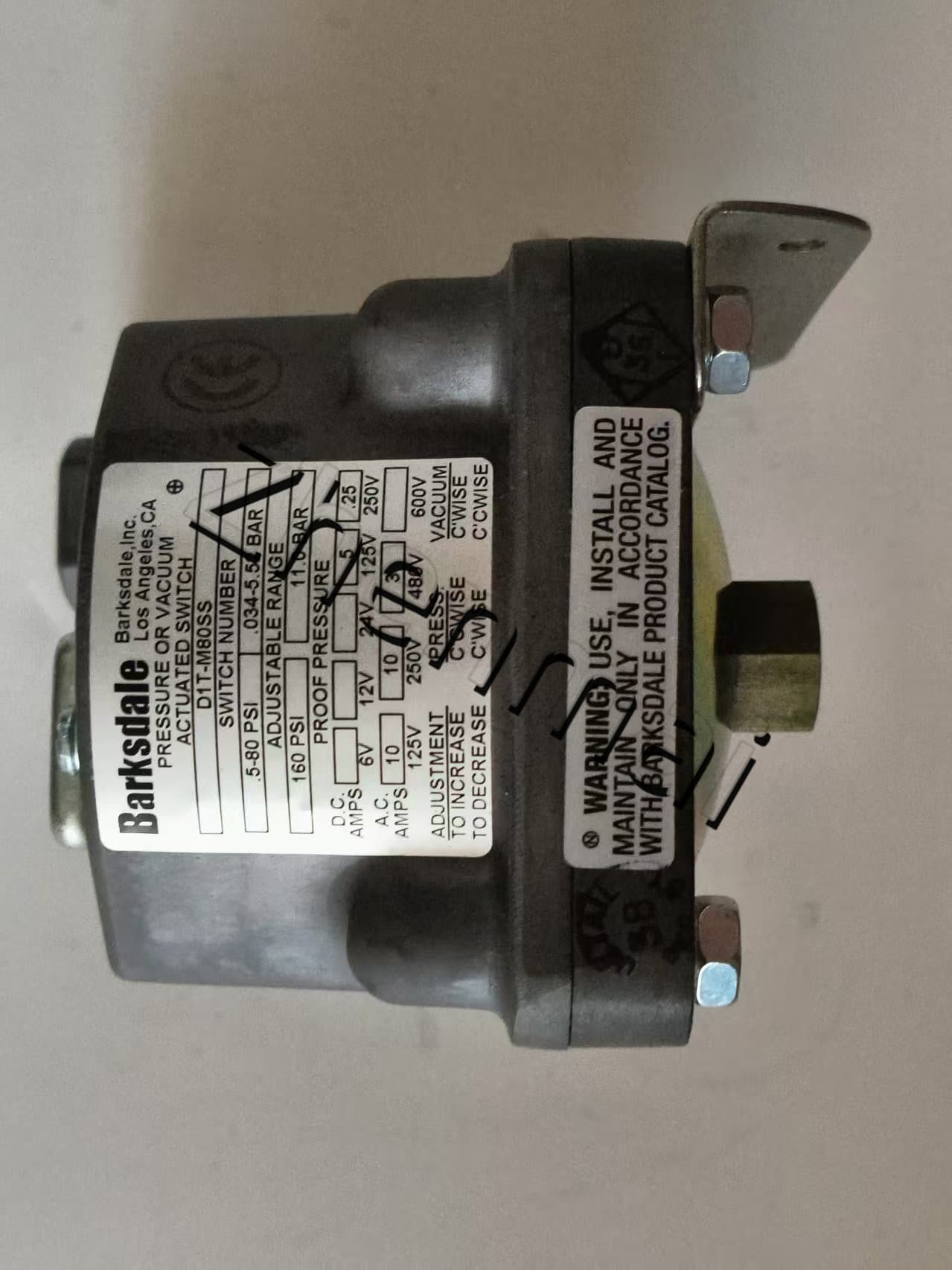 Nuovissimo originale Barksdale DD1T-M80SS Sensore di pressione Interruttore di livello Flussostato Pressostato Spedizione veloce