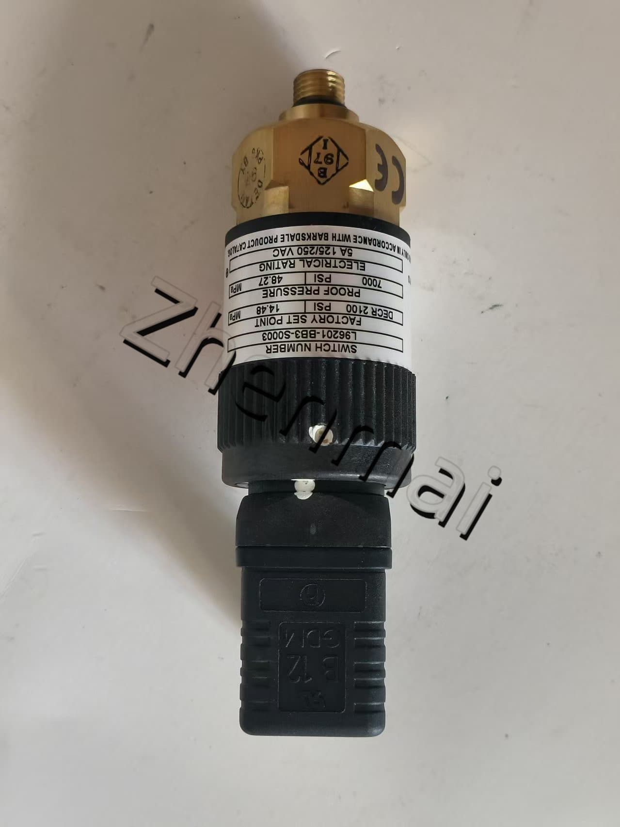 Brand New Original Barksdale L96201-BB3-S0003 Sensore di pressione Livellostato Flussostato Pressostato Spedizione veloce