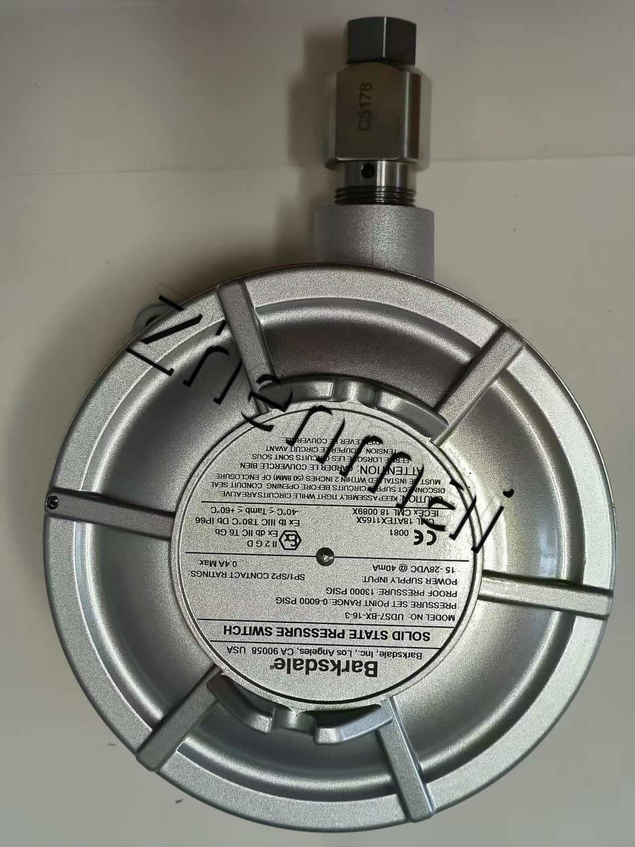 Brand New Original Barksdale UDS7-BX-16-3 0427U002 Sensore di pressione Interruttore di livello Flussostato Pressostato Spedizione veloce
