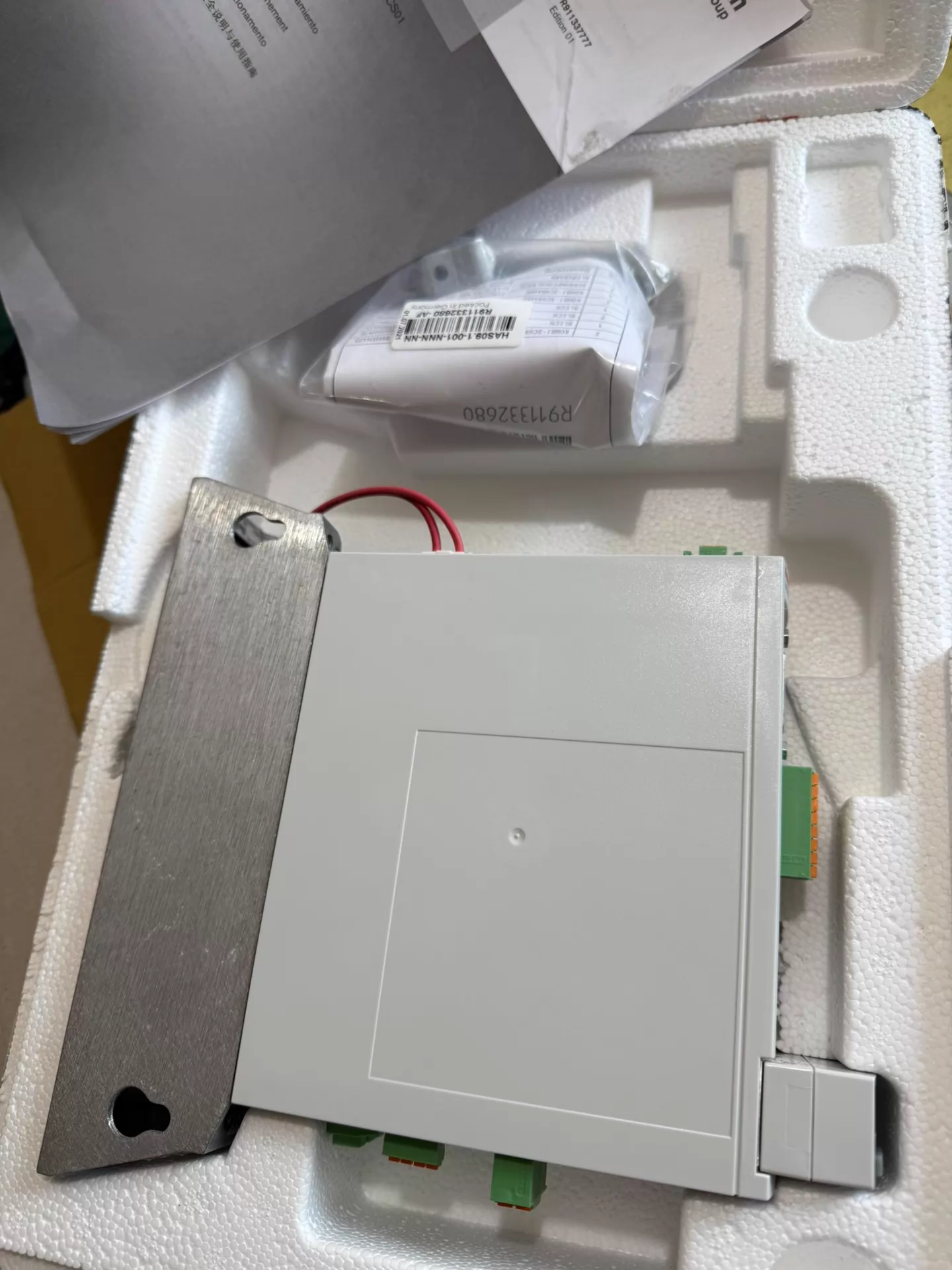 Servomotore Bosch Rexroth nuovo di zecca originale HCS01.1E-W0009-A-02-B-ET-EC-PB-NN-NN-FW Servomotore Spedizione veloce