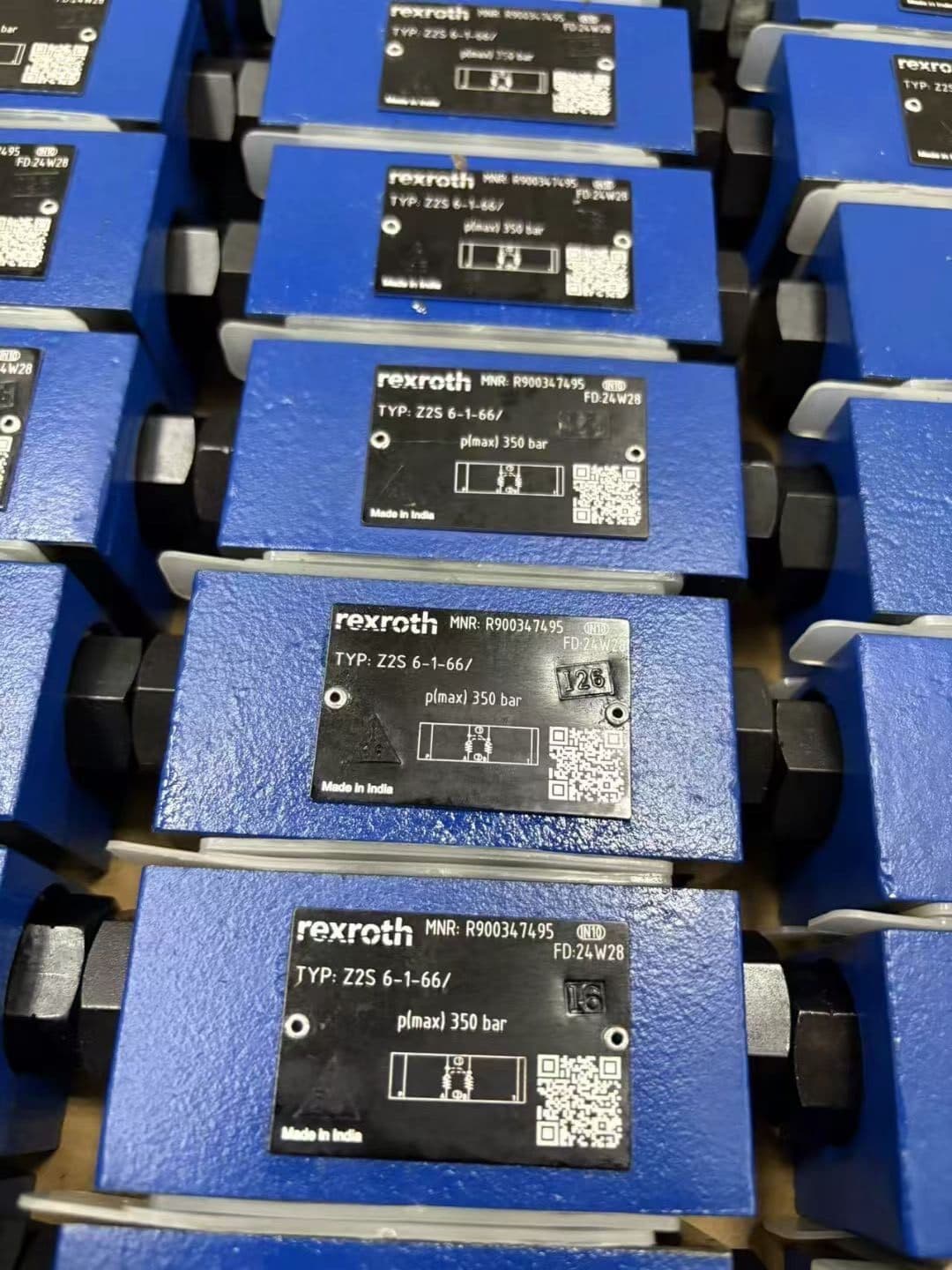 Brand New Original Bosch Rexroth Servo drive Valvola proporzionale 4WRA6W30-2X/G24K4/V Servomotore Spedizione veloce