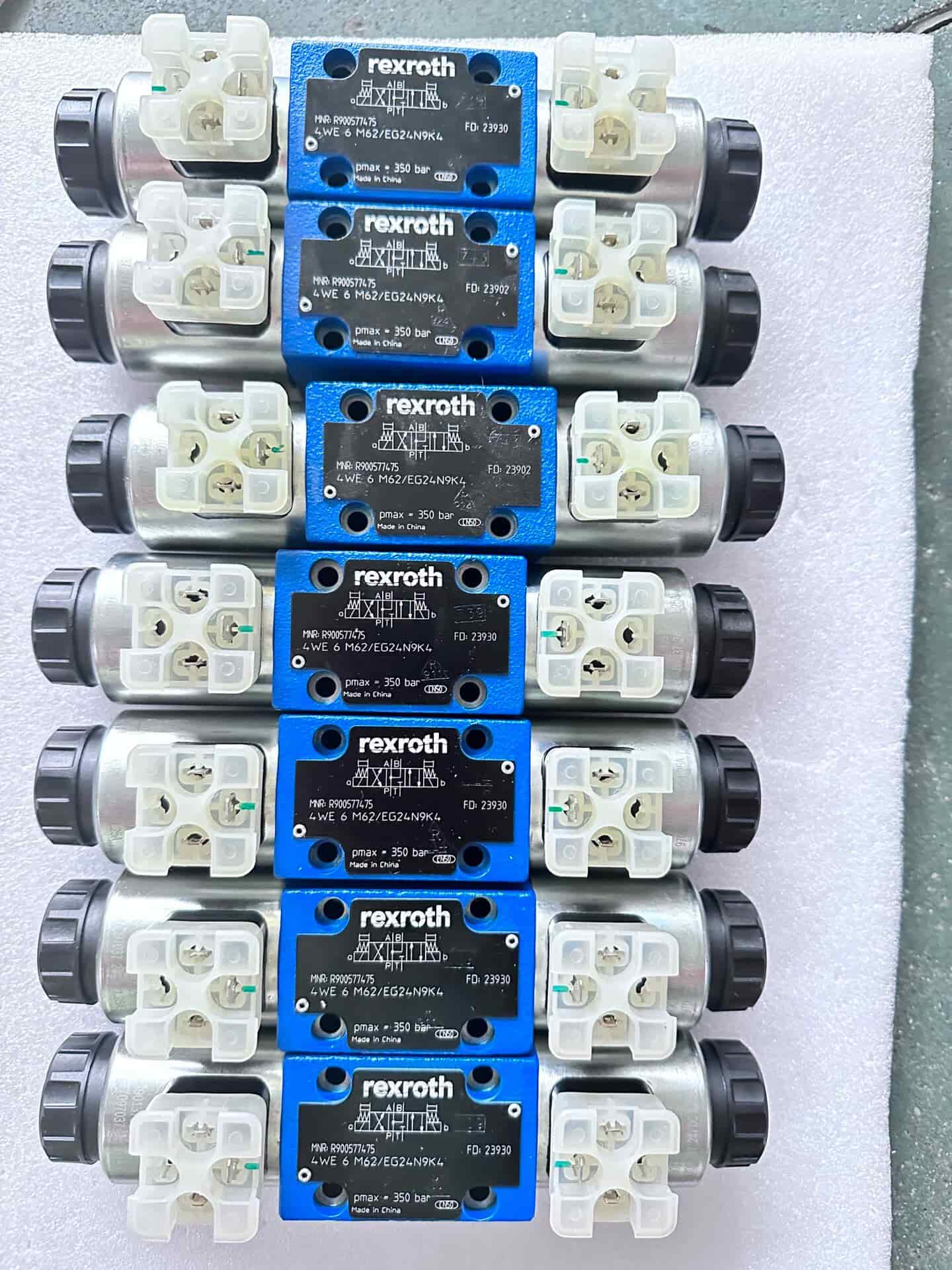 Brand New Original Bosch Rexroth Servo drive Valvola proporzionale 4WRZE10W8-85-7X/6EG24N9ETK31/F1D3M Servomotore Spedizione Veloce