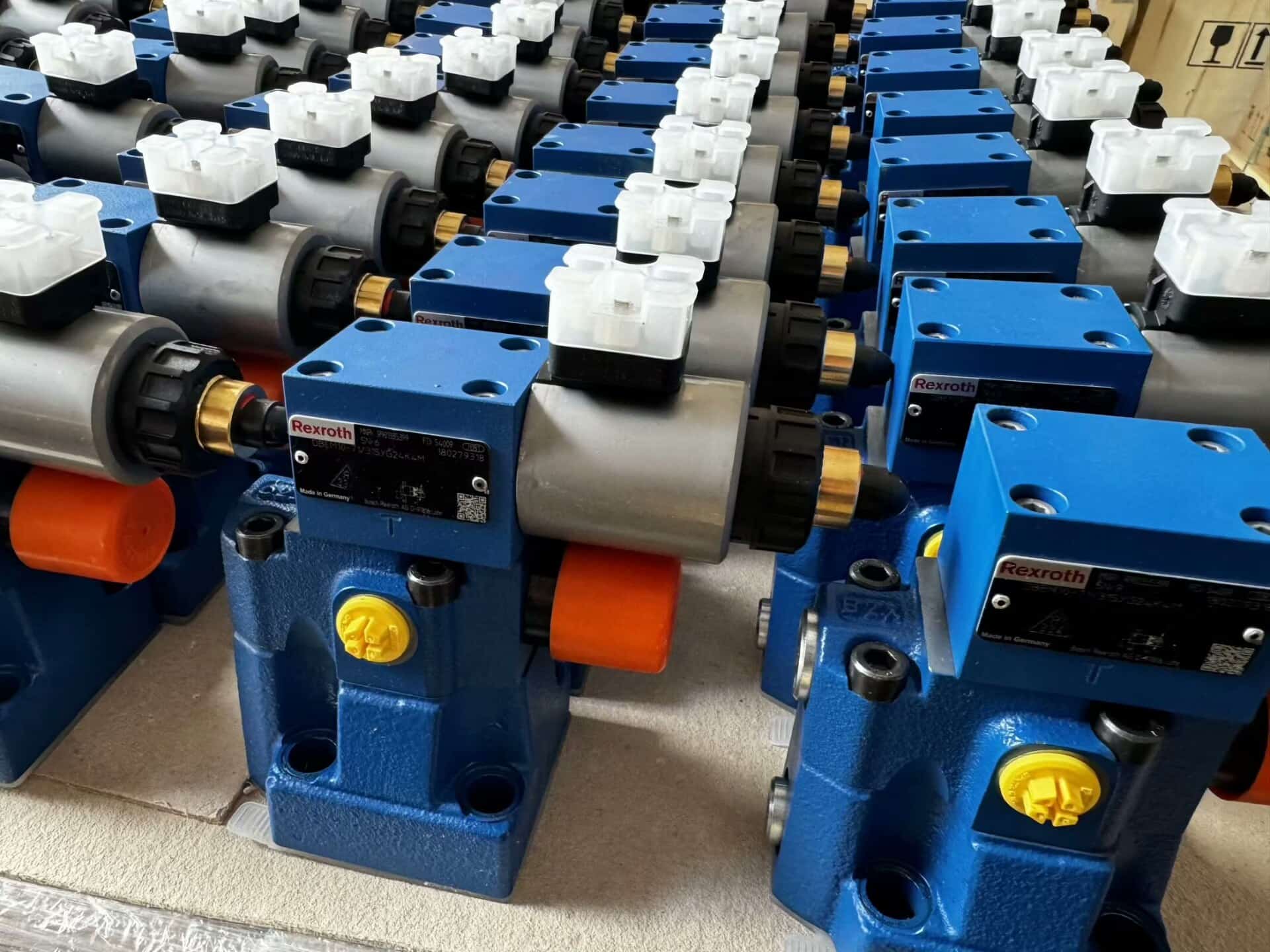 Brand New Original Bosch Rexroth Servo drive Valvola proporzionale M-3SEW6U3X/630MG24N9K4 Servomotore Spedizione veloce