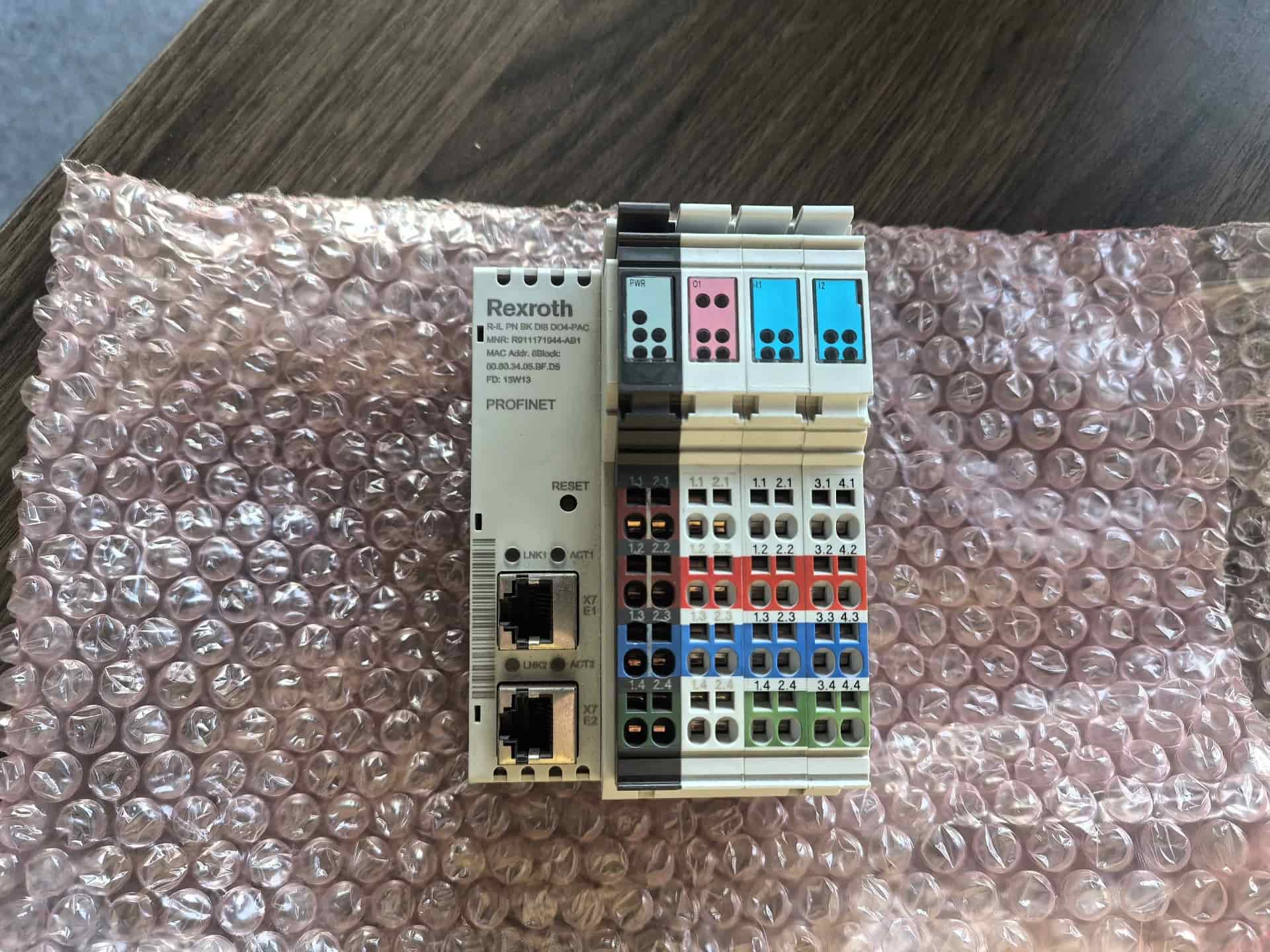 Servomotore Bosch Rexroth nuovo di zecca originale R911171944-AB1R-IL PN BK DI8 DO4-PAC Servomotore Spedizione veloce