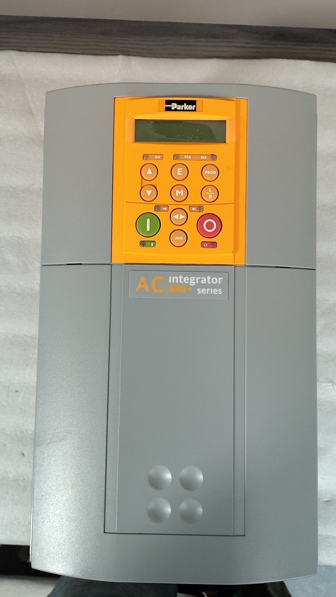 Nuovissimo originale Parker 690-432230C0-B00P00-A400 Servoazionamenti azionamenti a frequenza variabile servomotori controller Spedizione veloce