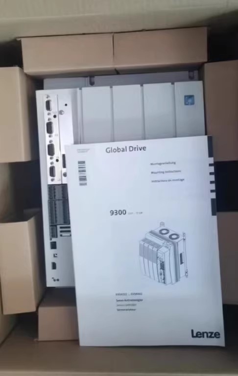 Nuovo modulo I/O industriale Lenze E82EV751-4C originale FedEx DHL spedizione veloce