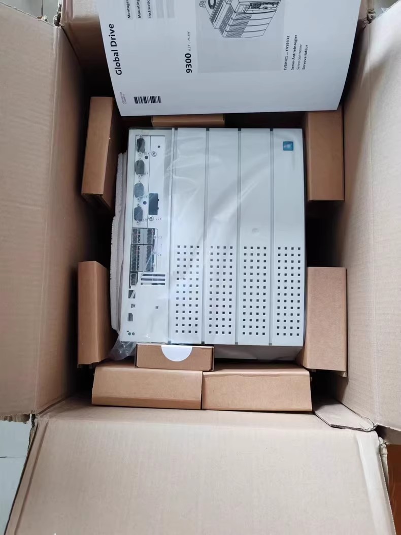 Nuovo modulo I/O industriale originale Lenze E94AMSHE0094 FedEx DHL spedizione veloce