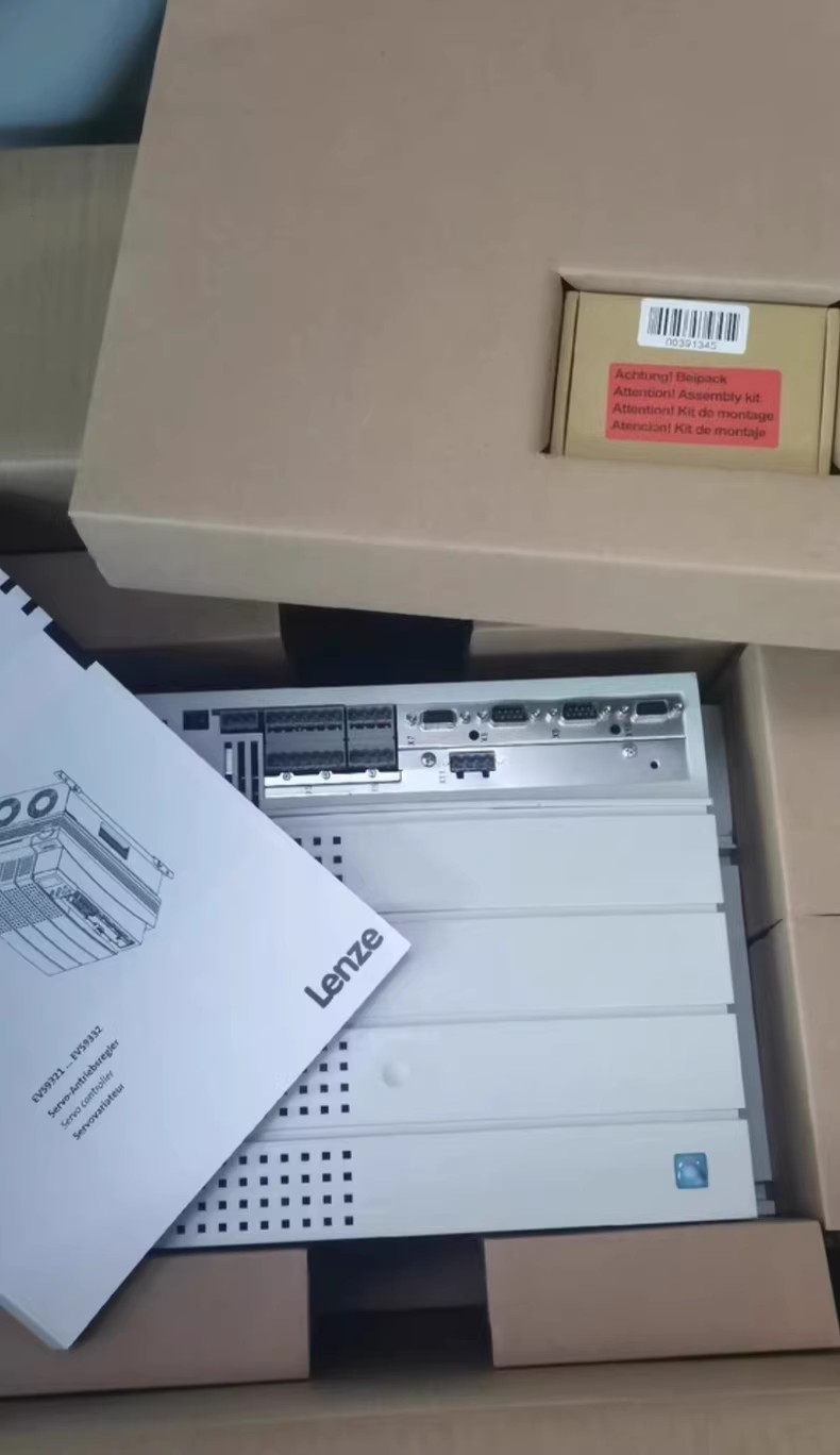 Nuovo modulo I/O industriale Lenze EMF2172IB originale FedEx DHL spedizione veloce
