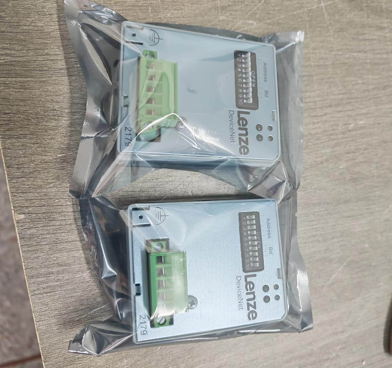 Modulo I/O industriale nuovo originale Lenze EMF2177IB FedEx DHL spedizione veloce