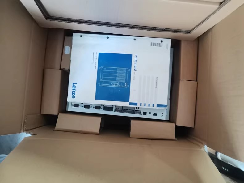 Nuovo modulo I/O industriale Lenze EVS9326-CSV100 FedEx DHL spedizione veloce