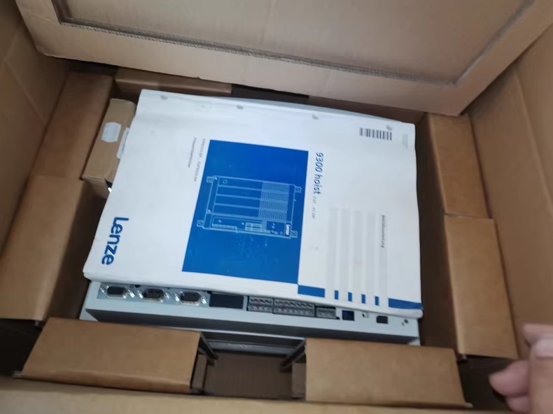 Nuovo modulo I/O industriale originale Lenze EVS9326-EV FedEx DHL spedizione veloce